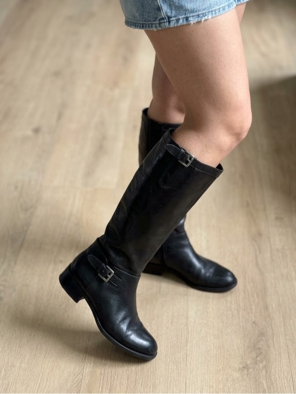 Black Knee-High Leather Riding Boots - Classic Women's Fashion